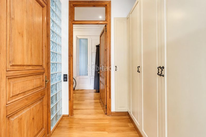 Foto 0aba1b58-20e7-48a8-a65c-103b9ea266f4. Pis a Gòtic Barcelona