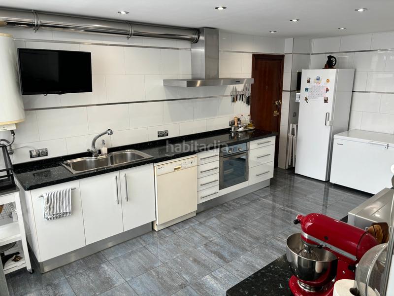 Foto 1ab36f48-48dc-4522-a15c-5b8642633d70. Àtic amb xemeneia calefacció aparcament a Centre Històric Lleida