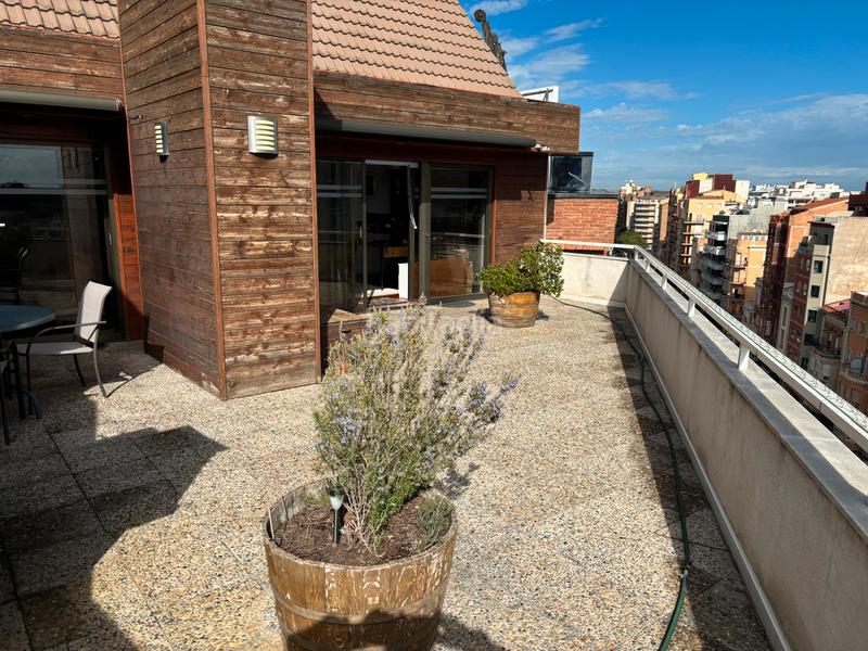 Foto c941547c-0627-4975-b7d1-cc5f95430de5. Àtic amb xemeneia calefacció aparcament a Centre Històric Lleida