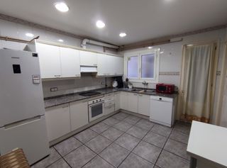Rent Flat  Carrer juli cèsar. Piso en zona ronda institutos
