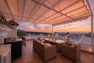 Maison jumelée à Aloha. Adosado reformado con terraza panorámica en la azotea  aloha pue