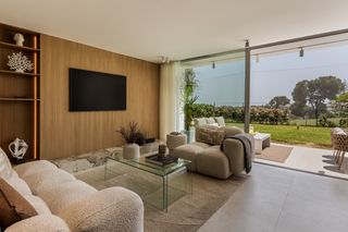 Ground floor in Aloha. Apartamento en planta baja de lujo con vistas al mar excepcional