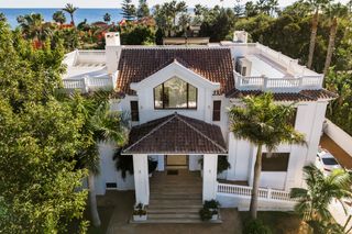 Casa a Centro. Villa de lujo impresionante pasos de la playa en casasola exclus