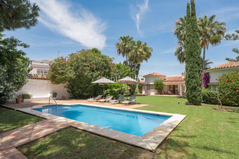 Foto b0127178-aad5-4d70-b56a-e0ed44d8edd7. Casa amb calefacció aparcament piscina a Nueva Alcántara Marbella