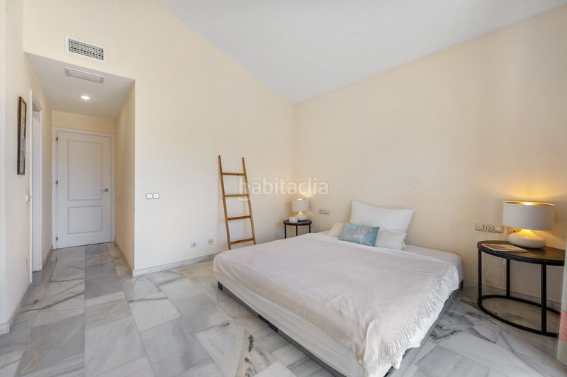Foto cedaaf7e-ee60-47b1-9b0a-3d50d5a65455. Àtic amb aparcament piscina a Los Naranjos Marbella