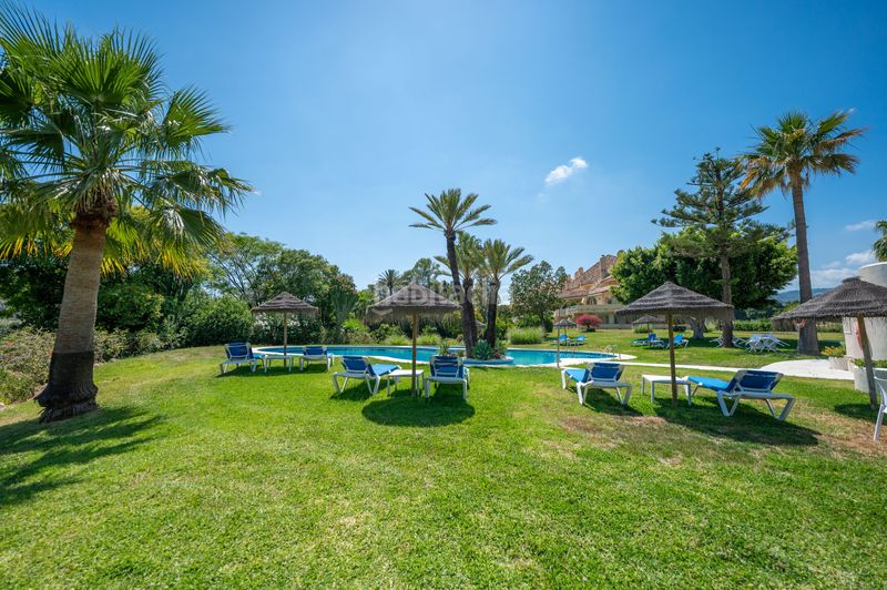 Foto dfc2d952-6a41-42b1-b19e-64aa4cb6a83b. Àtic amb aparcament piscina a Los Naranjos Marbella