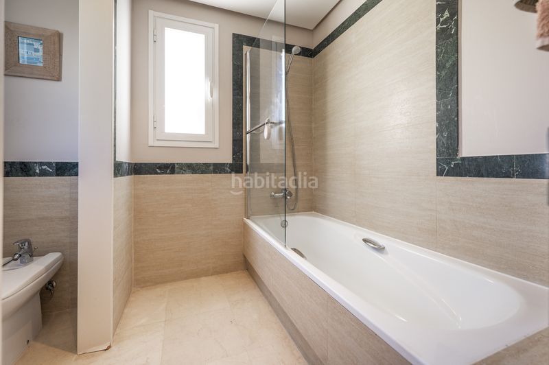 Foto a504da10-48f6-4bb5-af6d-6a9046e3b15f. Àtic amb aparcament piscina a La Quinta Benahavís