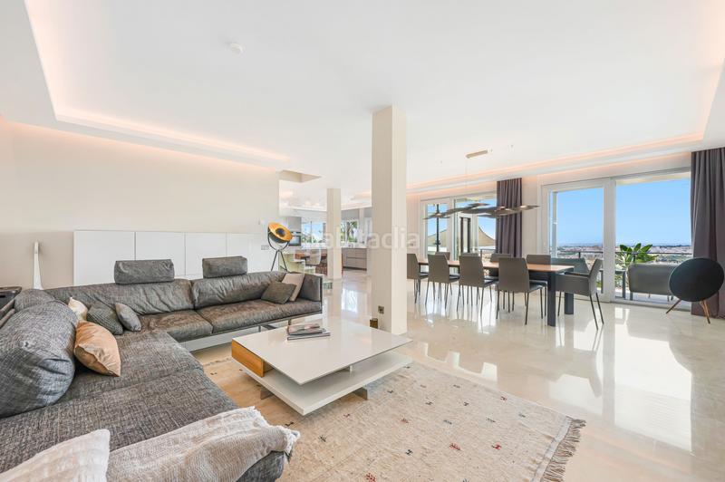 Foto 20ea4af8-5a29-45cc-be67-dc8f31e6e489. Casa amb aparcament piscina a Nueva Andalucía centro Marbella