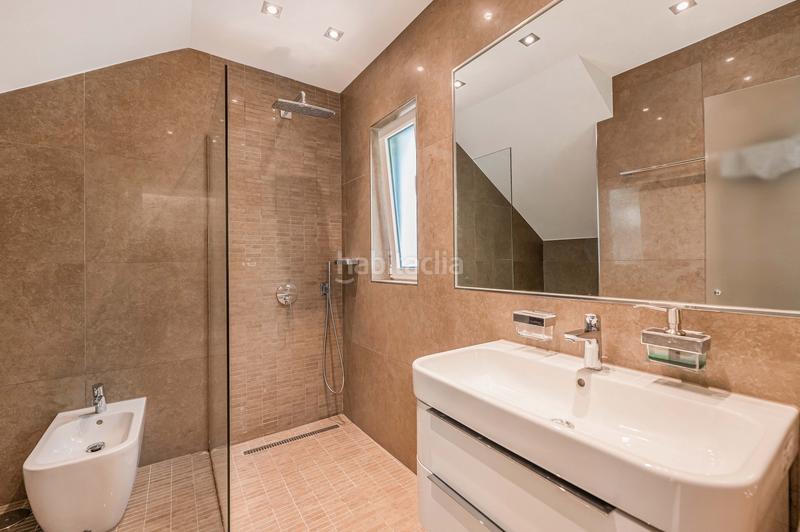 Foto 21705abd-782e-47f2-a32e-7bd242bd2191. Casa amb aparcament piscina a Nueva Andalucía centro Marbella