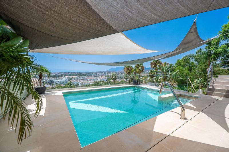 Foto 27a3214e-6261-49f4-8514-acf1dea03a9c. Casa amb aparcament piscina a Nueva Andalucía centro Marbella