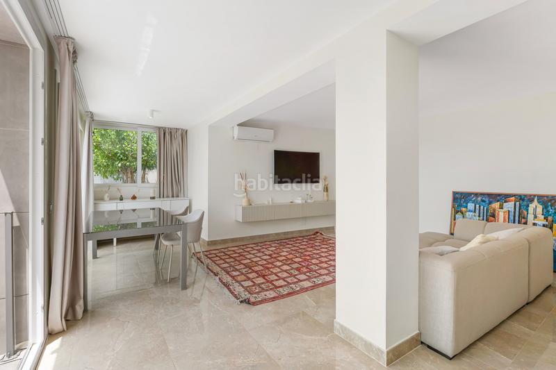 Foto 9b2ff129-1e2e-4da7-98cb-b198e193fa85. Casa amb aparcament piscina a Nueva Andalucía centro Marbella