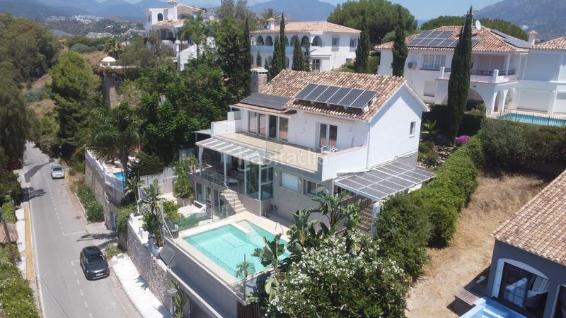 Foto bdc6b7f9-52b4-4921-b7eb-bbe00b840caf. Casa amb aparcament piscina a Nueva Andalucía centro Marbella