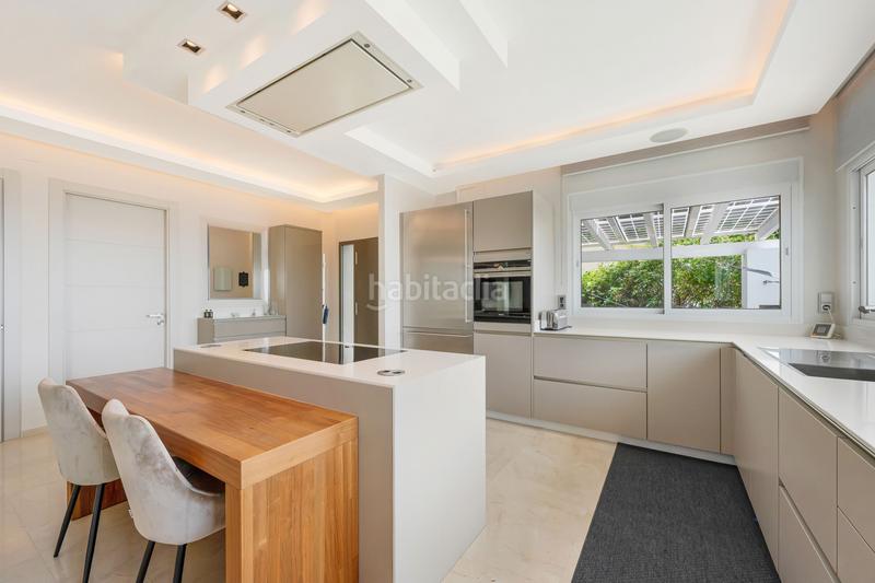 Foto cb6b59a2-f205-46fd-ab54-5d13664a9135. Casa amb aparcament piscina a Nueva Andalucía centro Marbella