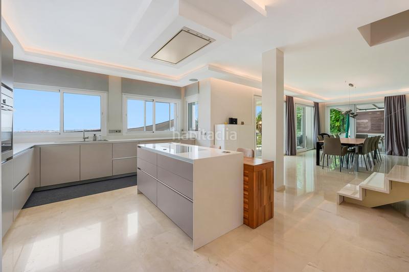 Foto dfd63933-e9ab-421d-93c2-cf44da4cd901. Casa amb aparcament piscina a Nueva Andalucía centro Marbella