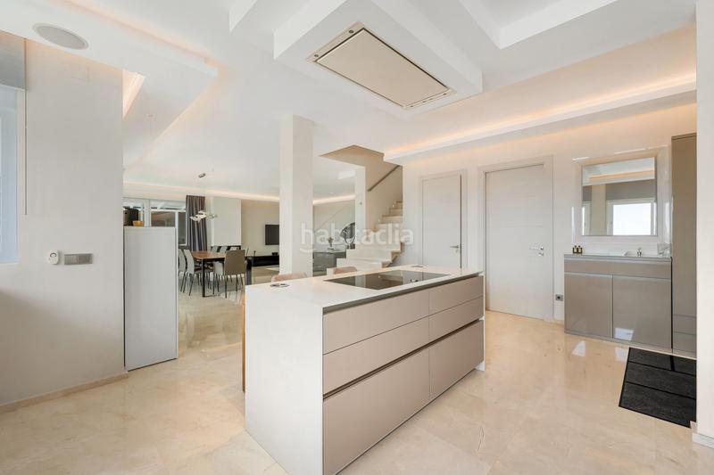 Foto e69227ff-4831-4732-877f-991d97464b9d. Casa amb aparcament piscina a Nueva Andalucía centro Marbella