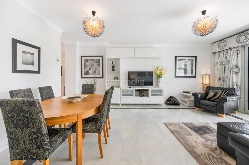 Foto 55a78f1c-1073-4cdf-a4f3-b3d54a098a9b. Piccolo appartamento con parcheggio piscina in Puerto Banús Marbella