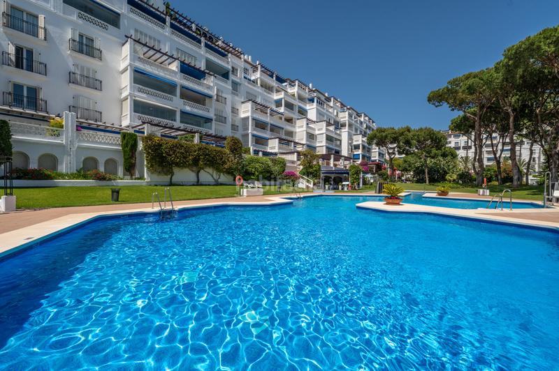 Foto dfd9c680-1719-411a-b384-b0fd71f916ec. Piccolo appartamento con parcheggio piscina in Puerto Banús Marbella