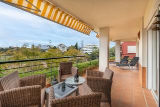 Appartement à Casco Antiguo. Amplio apartamento de esquina en urbanización cerrada