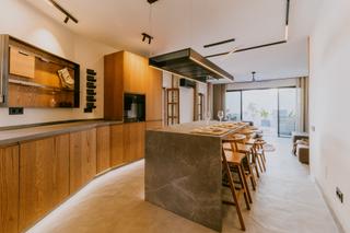 Maison jumelée à Lomas de Marbella Club. Encantadora casa adosada con un estilo andaluz, totalmente refor