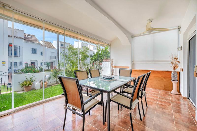 Foto a7883ccc-32de-4b7b-b38c-7fb52cf06766. Casa adossada amb aparcament piscina a El Rosario - Ricmar Marbella