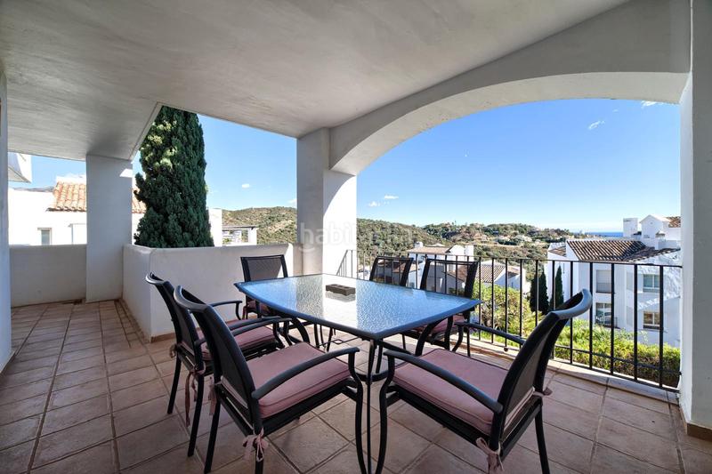Foto 65fec36b-9ae1-4ff8-a02e-e21b7e23e319. Apartamento  de 3 dormitorios con vistas al mar y al golf en Benahavís