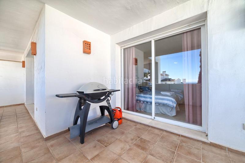 Foto 99e5c516-c31a-429b-b94f-f57543990576. Apartamento  de 3 dormitorios con vistas al mar y al golf en Benahavís