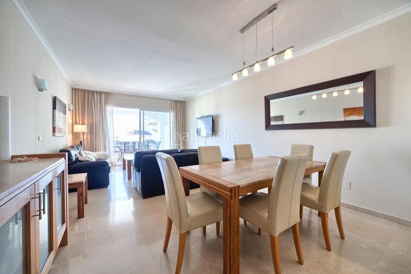 Foto 9a462fd5-bf72-480b-8ad9-cd24780ac881. Apartamento  de 3 dormitorios con vistas al mar y al golf en Benahavís