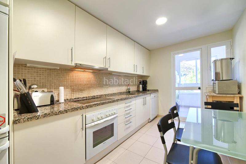 Foto b2ca997a-bf72-41f8-8098-1708c516d824. Apartamento  de 3 dormitorios con vistas al mar y al golf en Benahavís