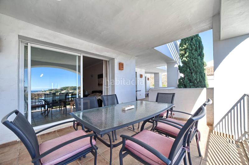 Foto e5268f64-f890-46a8-bd83-2a6ef4a82793. Apartamento  de 3 dormitorios con vistas al mar y al golf en Benahavís