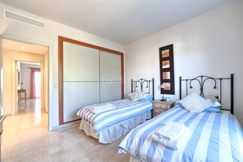 Foto e9eab58f-de69-431b-9a68-7c982f0ac437. Apartamento  de 3 dormitorios con vistas al mar y al golf en Benahavís