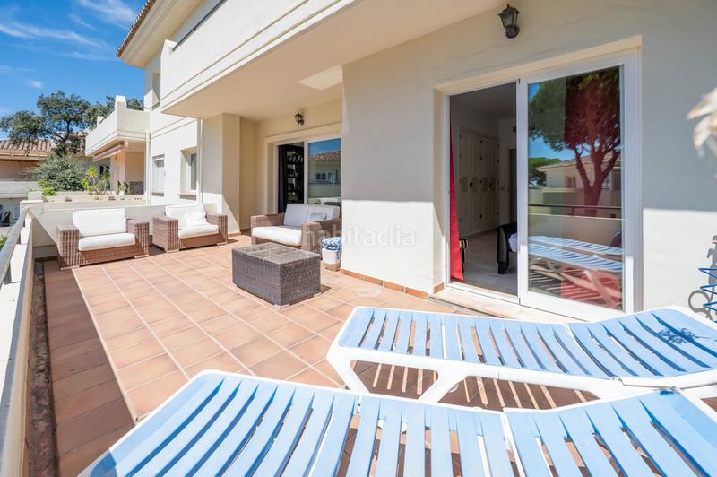 Foto 0c53041d-b158-4733-ae19-78b37fbfc281. Apartamento luminoso apartamento de 2 dormitorios con vistas parciales al mar, a pocos pasos del golf y la playa de cabopino. en Marbella