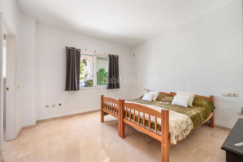 Foto 0d810bdc-feb9-4fcd-a3c2-00728a3e1c93. Apartamento luminoso apartamento de 2 dormitorios con vistas parciales al mar, a pocos pasos del golf y la playa de cabopino. en Marbella