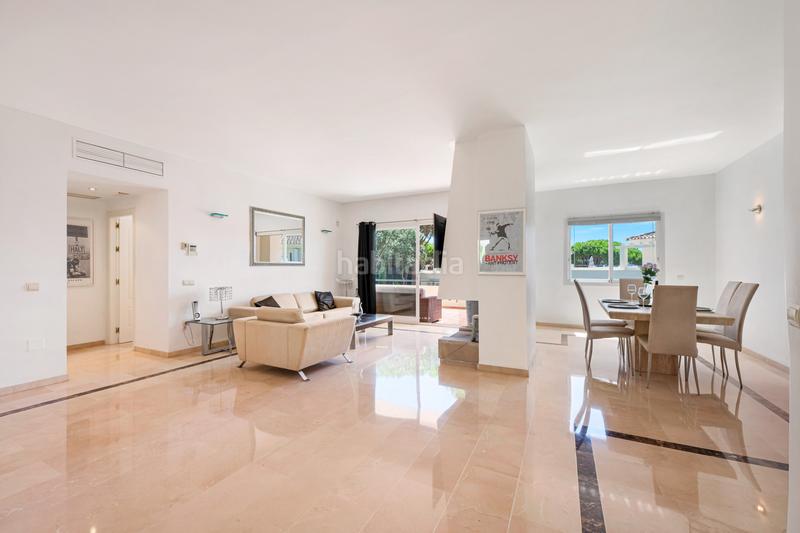 Foto 0dfa994d-a7e4-4825-a476-302349772f31. Apartamento luminoso apartamento de 2 dormitorios con vistas parciales al mar, a pocos pasos del golf y la playa de cabopino. en Marbella