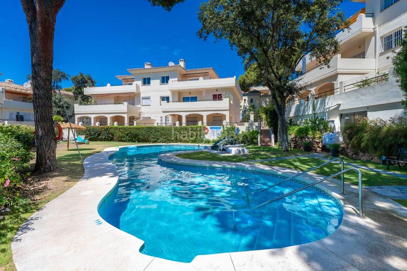 Foto 2b3789d6-90e7-4264-bb65-d79f65068b0a. Apartamento luminoso apartamento de 2 dormitorios con vistas parciales al mar, a pocos pasos del golf y la playa de cabopino. en Marbella