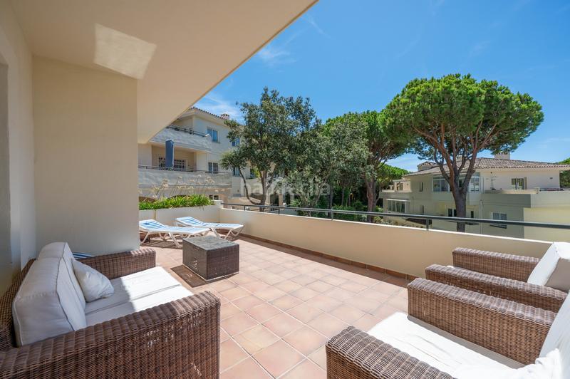 Foto 45238c81-ff6a-43df-99a8-f674ba9b8ecb. Apartamento luminoso apartamento de 2 dormitorios con vistas parciales al mar, a pocos pasos del golf y la playa de cabopino. en Marbella