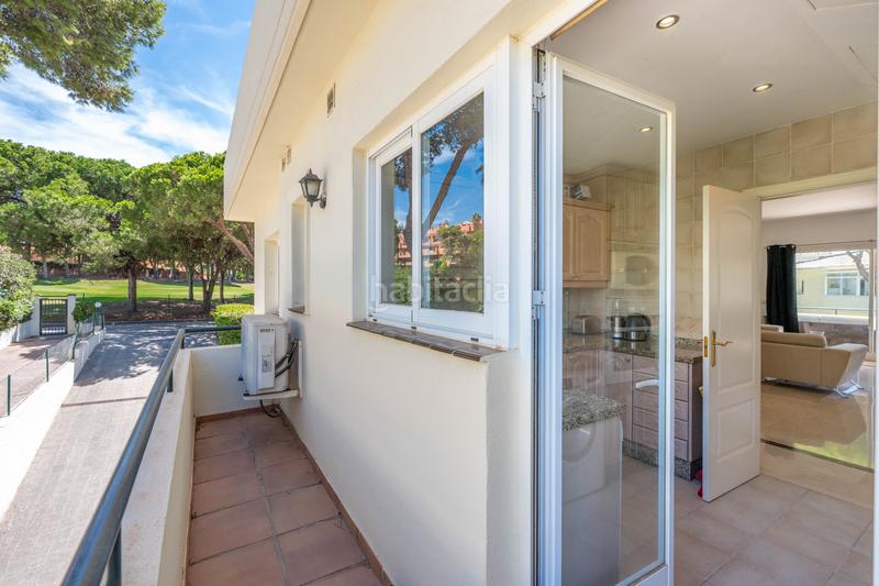 Foto 6d9dc99c-a455-4a18-b30f-a50dab04e86b. Apartamento luminoso apartamento de 2 dormitorios con vistas parciales al mar, a pocos pasos del golf y la playa de cabopino. en Marbella