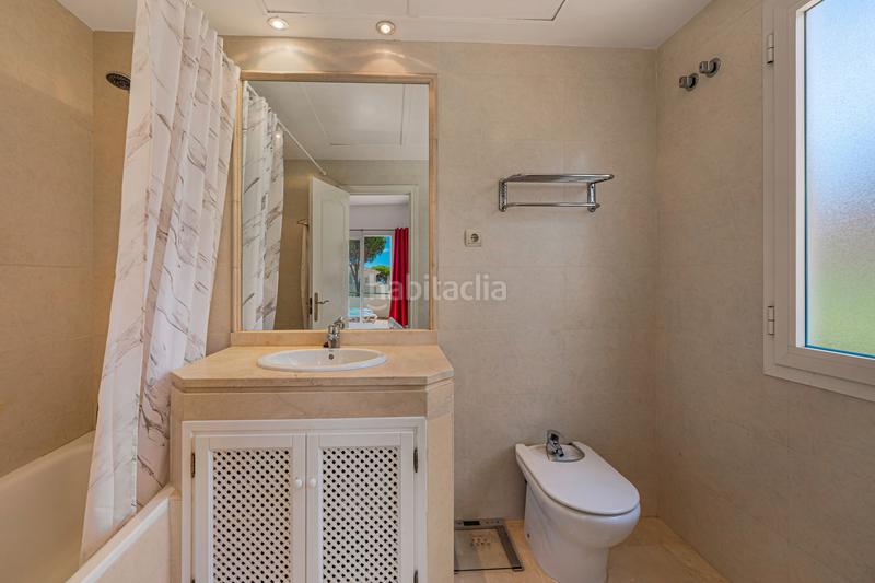 Foto a068de94-1140-49ff-af63-c2cfed16243e. Apartamento luminoso apartamento de 2 dormitorios con vistas parciales al mar, a pocos pasos del golf y la playa de cabopino. en Marbella