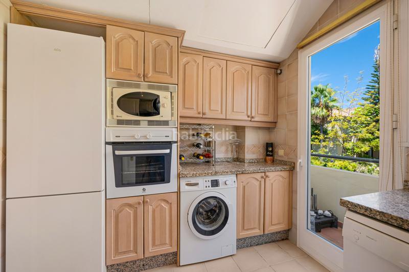 Foto bcb35dd6-c930-4527-b75b-7bf5798b12bd. Apartamento luminoso apartamento de 2 dormitorios con vistas parciales al mar, a pocos pasos del golf y la playa de cabopino. en Marbella