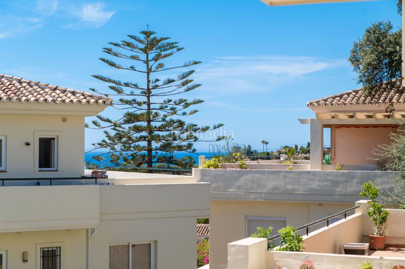 Foto e143b895-ebbb-4c02-9edc-21d289c6d6ec. Apartamento luminoso apartamento de 2 dormitorios con vistas parciales al mar, a pocos pasos del golf y la playa de cabopino. en Marbella