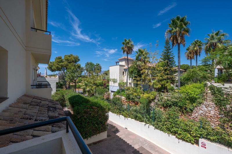 Foto f43e15df-905b-4e04-84af-b24b8a1a5c8d. Apartamento luminoso apartamento de 2 dormitorios con vistas parciales al mar, a pocos pasos del golf y la playa de cabopino. en Marbella