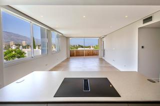 Piccolo appartamento in Nueva Andalucía centro. Moderno, espacioso apartmento en una comunidad cerrada que presu