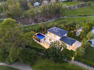 Haus in Nueva Andalucía centro. Villa en primera línea de golf en el corazón de nueva andalucía