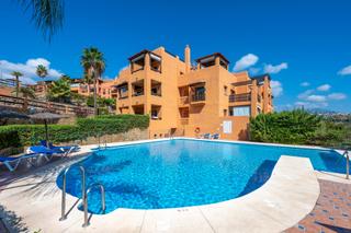 Appartement à La Alquería. Oportunidad en gazules del sol! amplio apartamento con spa, gimn