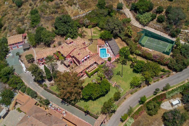 Foto ca6ddf2a-30dd-4b04-8943-c90efda54623. Casa a vega del jaque 2 a La Quinta Benahavís