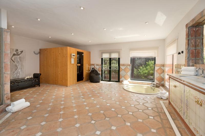 Foto 388bfc53-a489-42a9-854a-4449468d7f70. Casa con parcheggio piscina in Los Naranjos Marbella