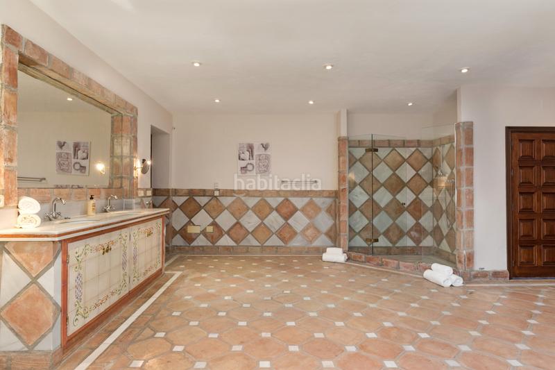 Foto 8f8afca0-24e5-4670-9e66-d6464adab965. Casa con parcheggio piscina in Los Naranjos Marbella