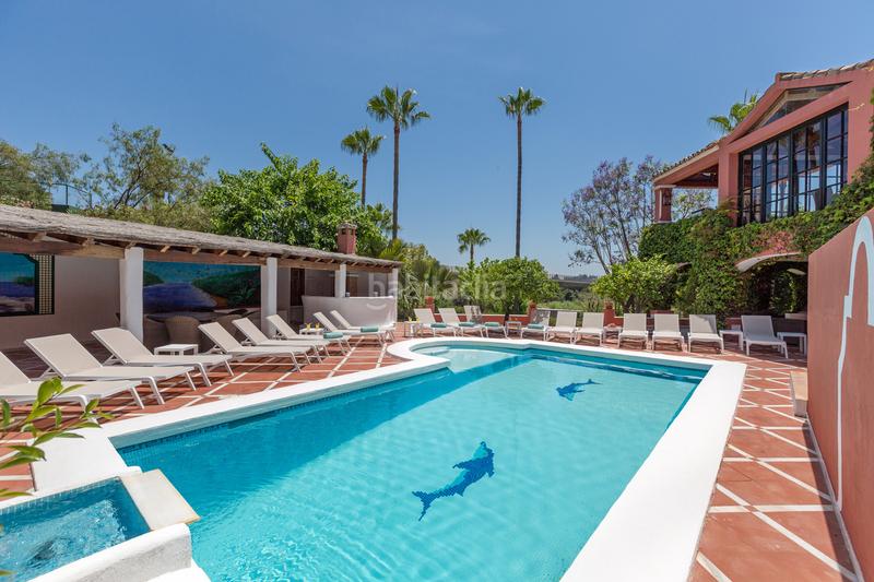 Foto aa65f207-a90f-4b63-860a-94faed831970. Casa con parcheggio piscina in Los Naranjos Marbella