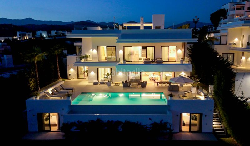 Foto 8413396b-1762-4927-998f-1eaf56e136e8. Casa amb aparcament piscina a Centro Estepona