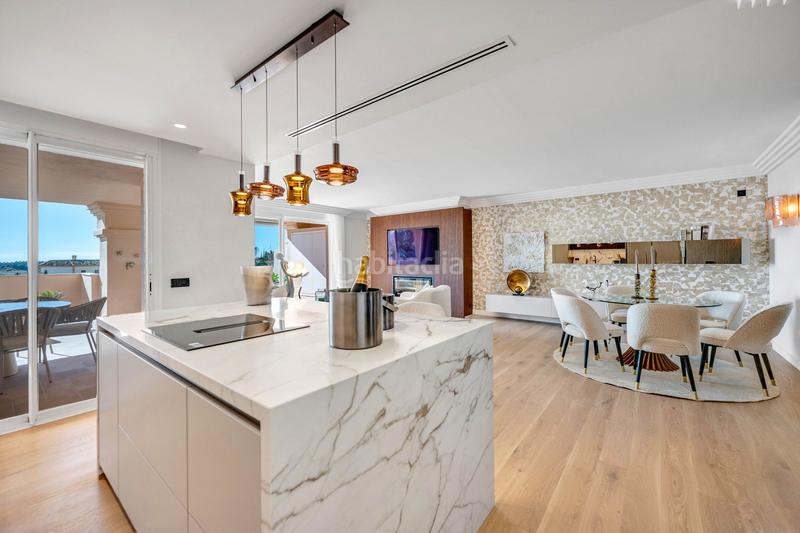 Foto 290e2732-f12c-451f-a2d8-7bb9b7700847. Piccolo appartamento con parcheggio piscina in Los Naranjos Marbella