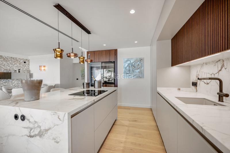 Foto 773b63b6-04ff-4e72-9062-8a9b7bd082cd. Piccolo appartamento con parcheggio piscina in Los Naranjos Marbella